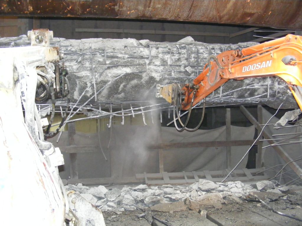 4-es metro Szent Gellért téri állomás résfal bontási munkálatok